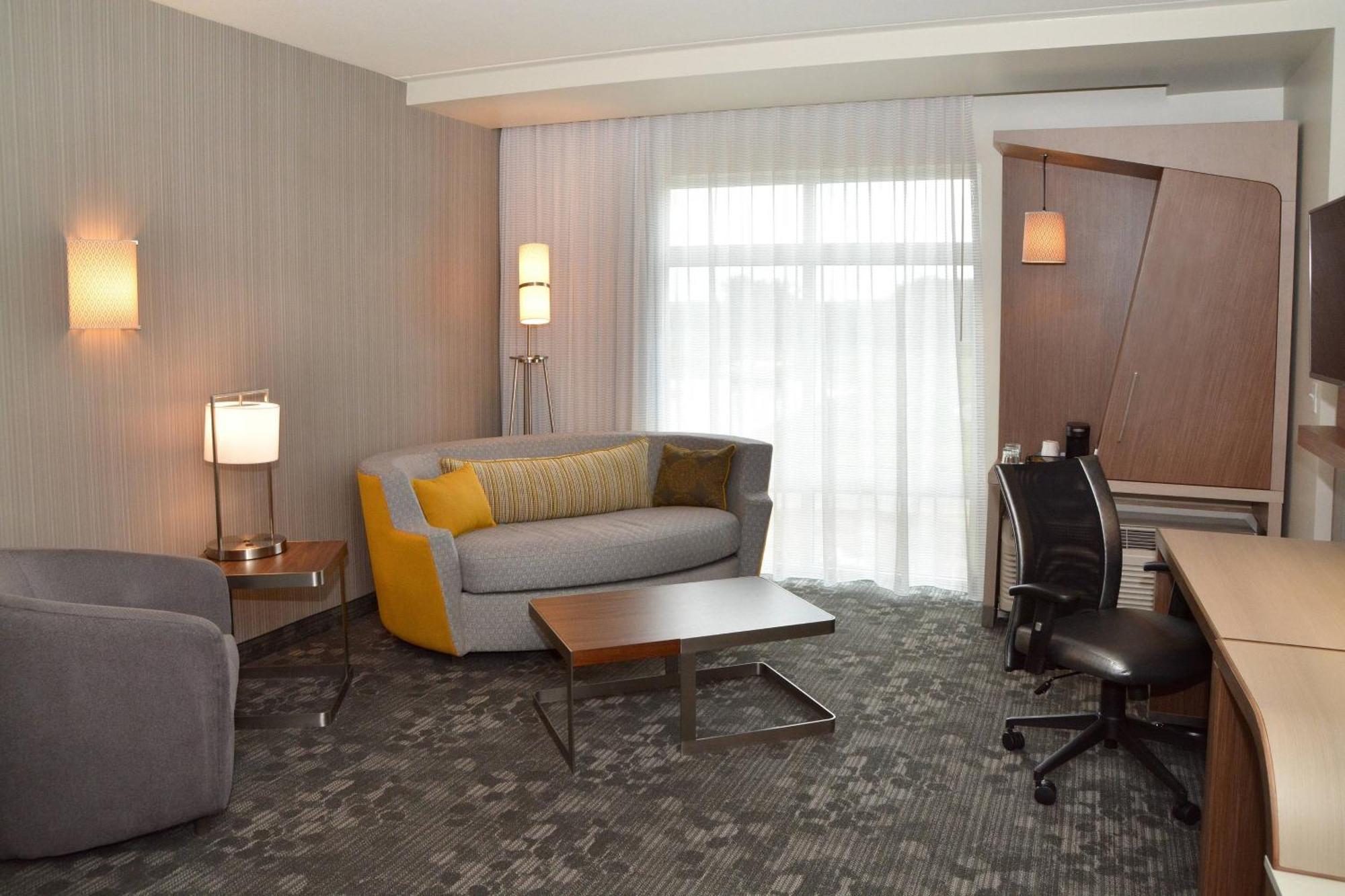 Courtyard By Marriott Youngstown Canfield Ngoại thất bức ảnh
